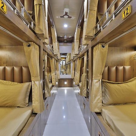 Rest Inn Dormitory Vadodara Ngoại thất bức ảnh