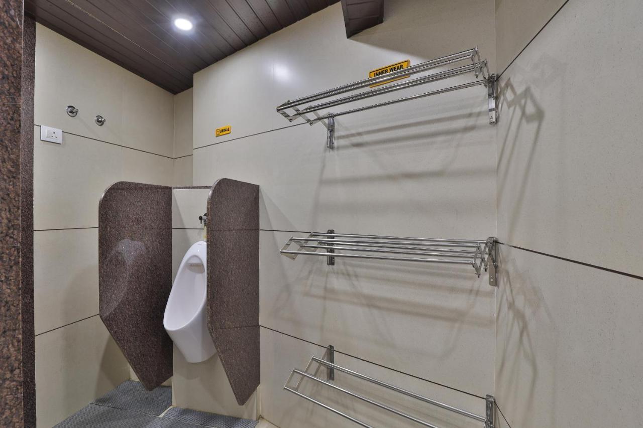 Rest Inn Dormitory Vadodara Ngoại thất bức ảnh