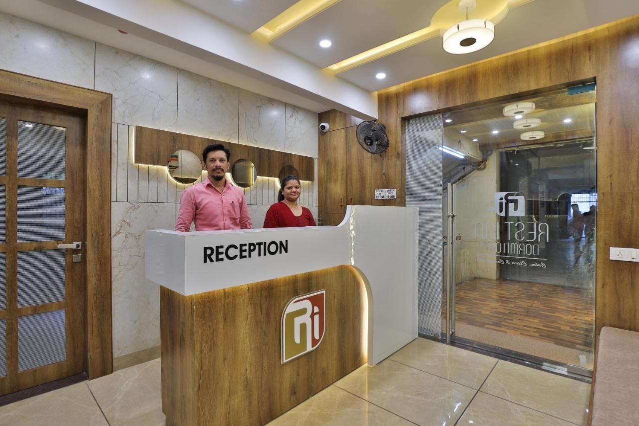 Rest Inn Dormitory Vadodara Ngoại thất bức ảnh