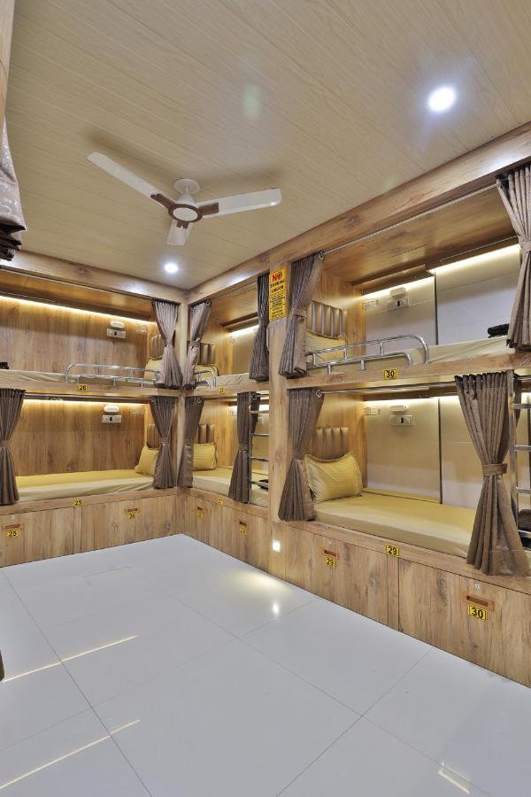 Rest Inn Dormitory Vadodara Ngoại thất bức ảnh