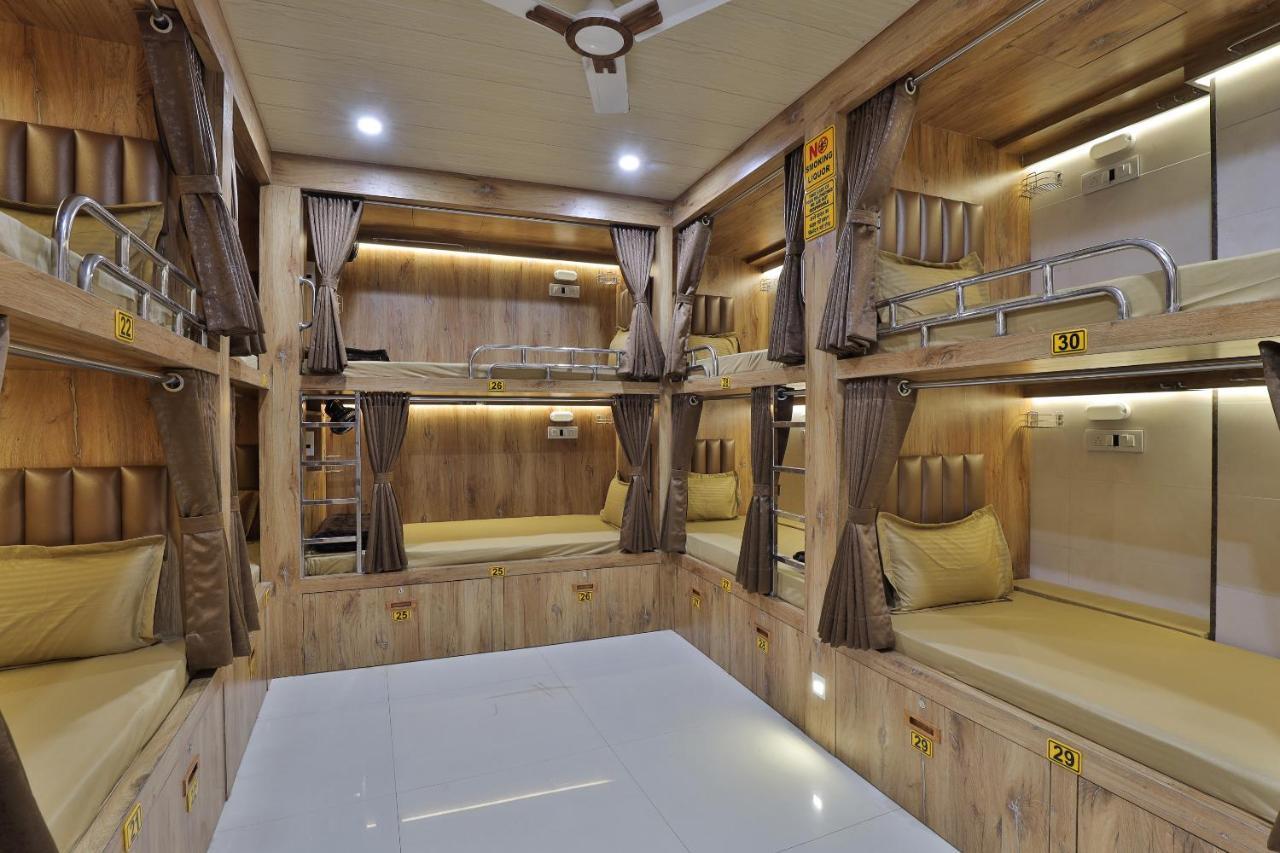 Rest Inn Dormitory Vadodara Ngoại thất bức ảnh
