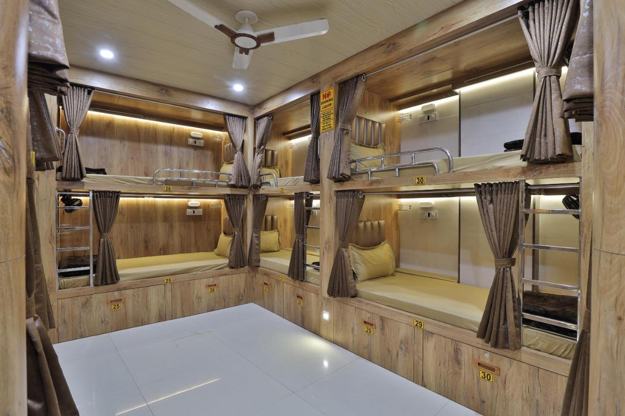 Rest Inn Dormitory Vadodara Ngoại thất bức ảnh