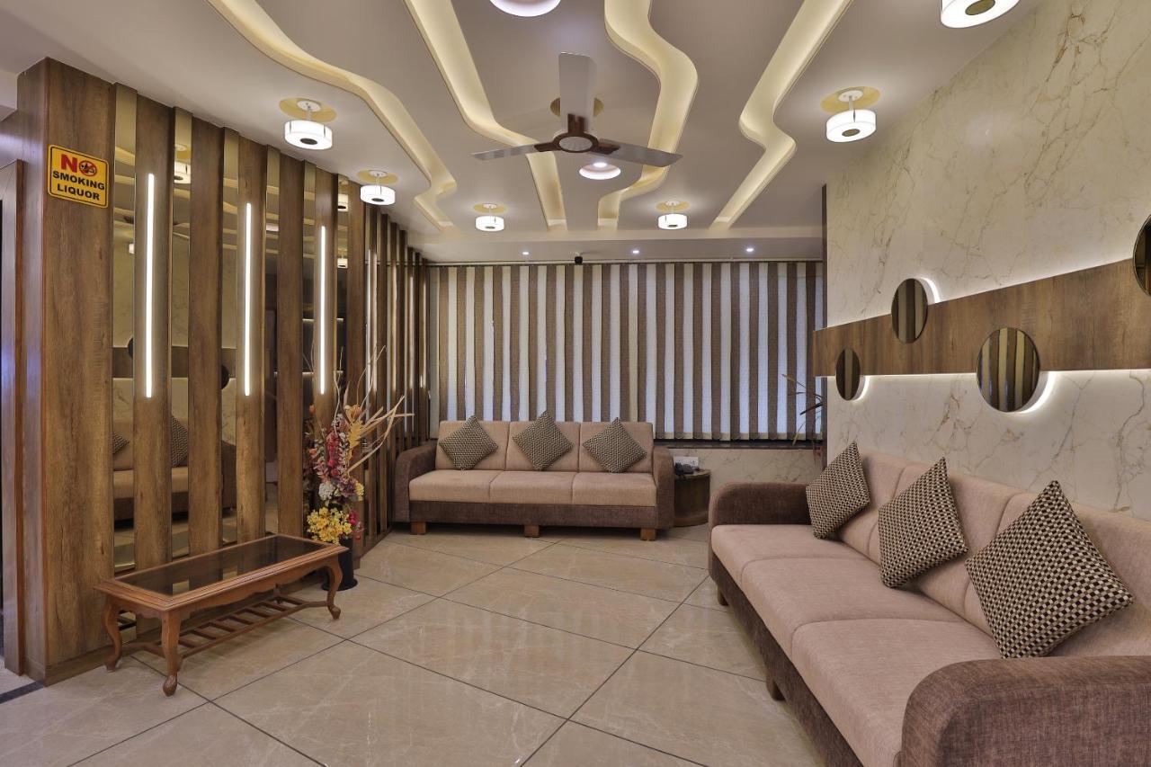 Rest Inn Dormitory Vadodara Ngoại thất bức ảnh