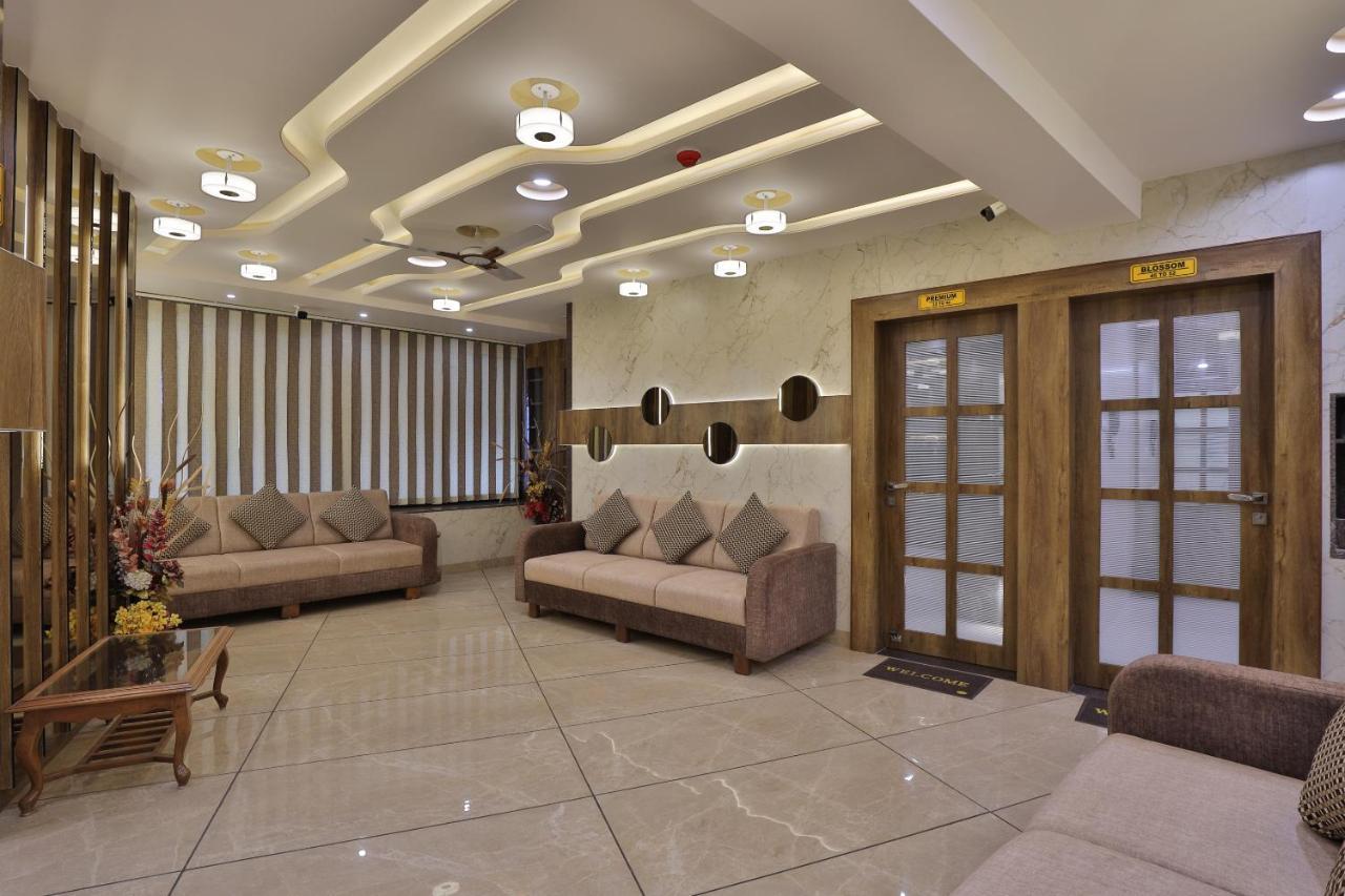 Rest Inn Dormitory Vadodara Ngoại thất bức ảnh