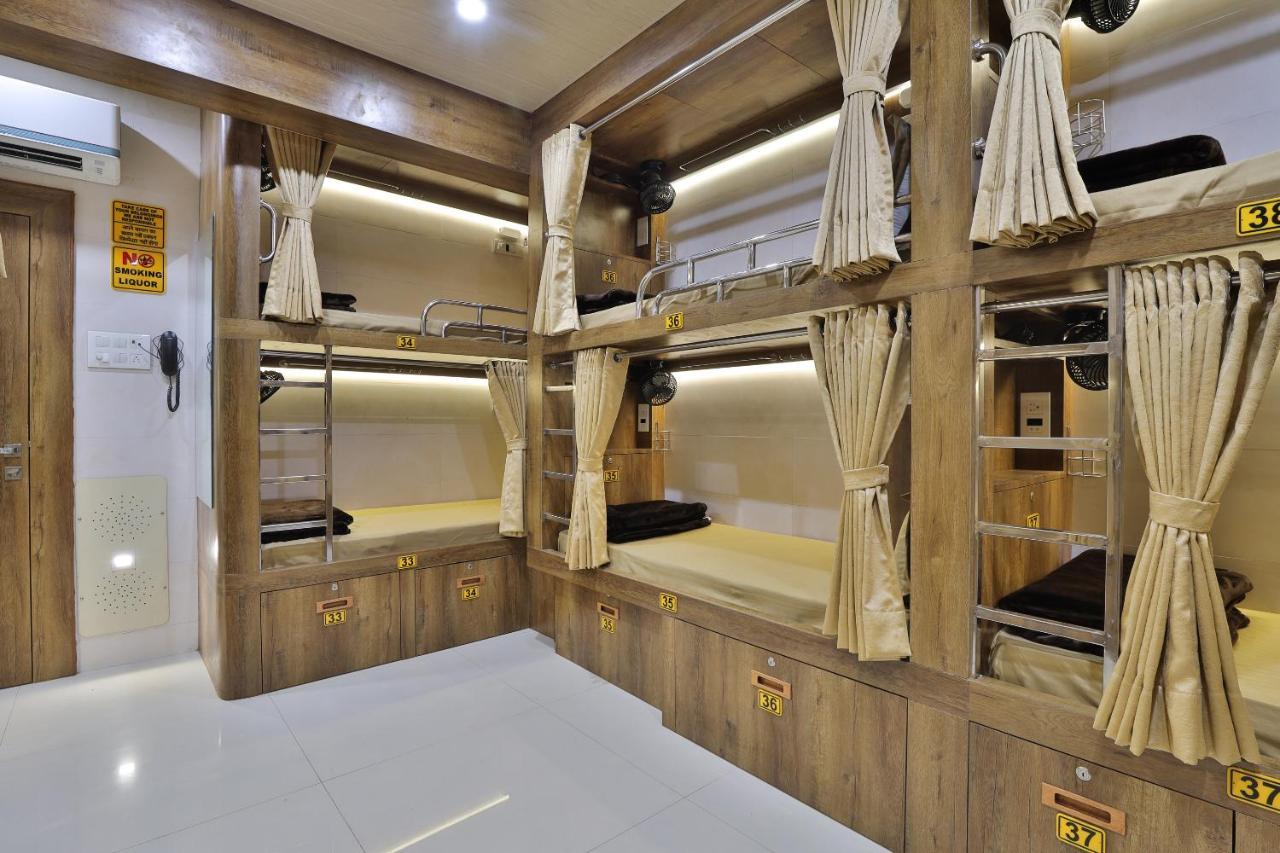 Rest Inn Dormitory Vadodara Ngoại thất bức ảnh