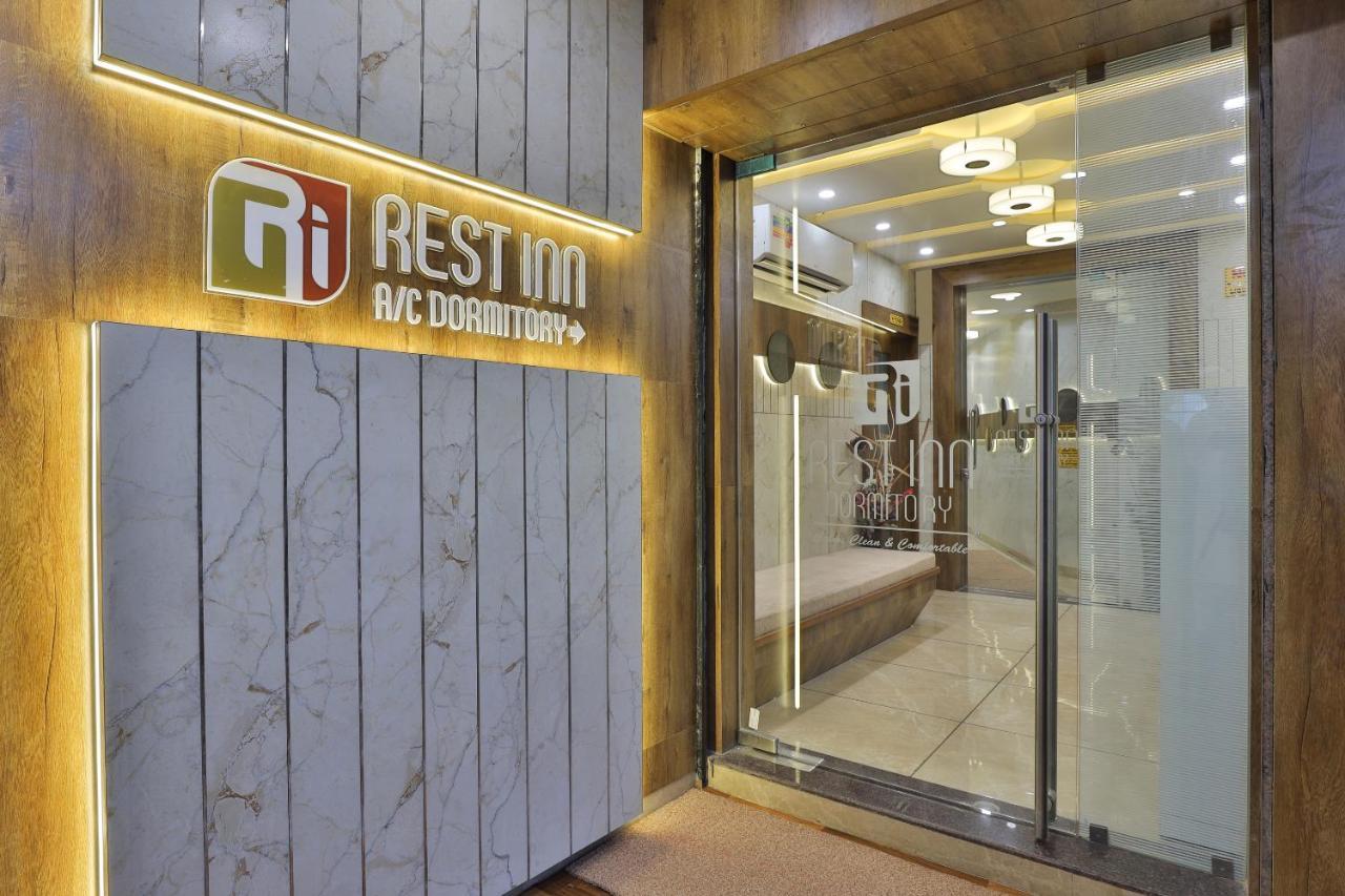 Rest Inn Dormitory Vadodara Ngoại thất bức ảnh
