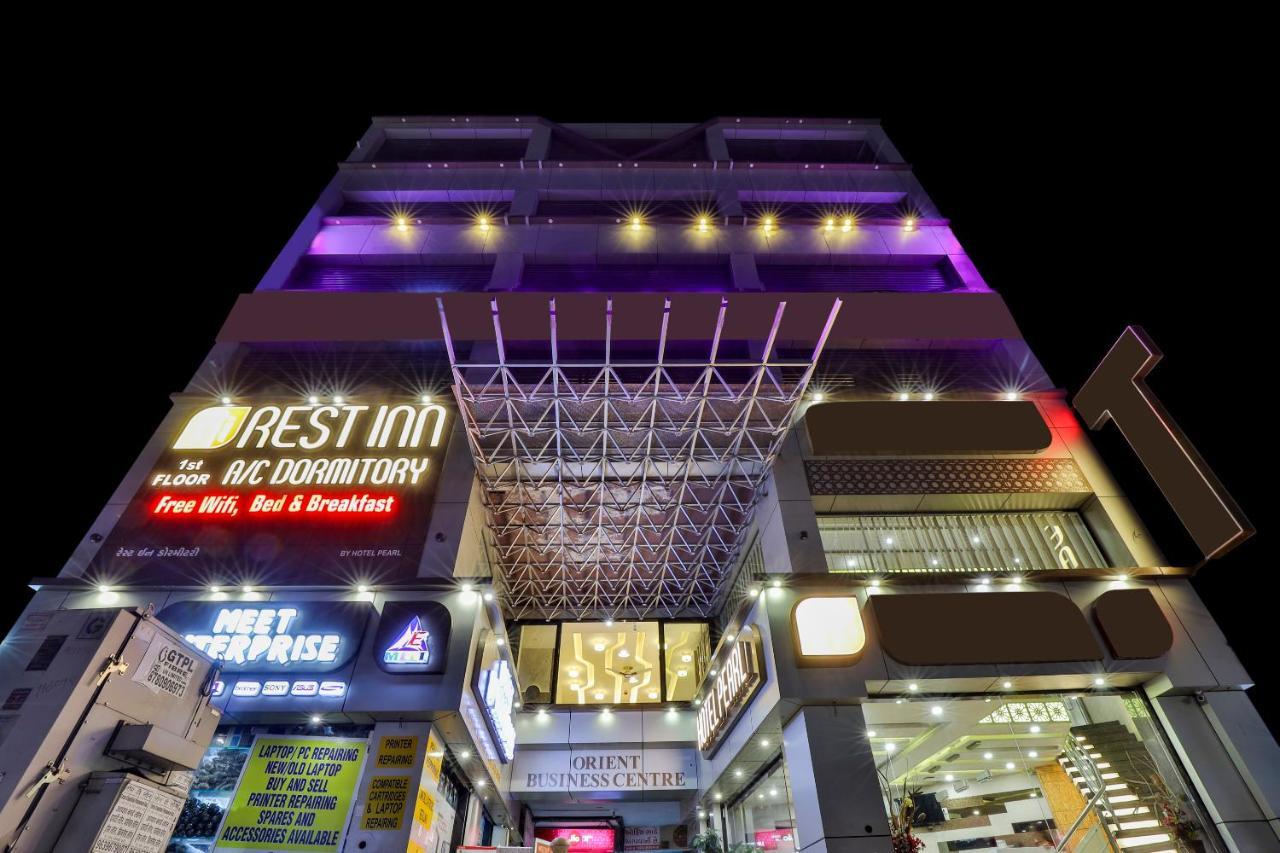 Rest Inn Dormitory Vadodara Ngoại thất bức ảnh